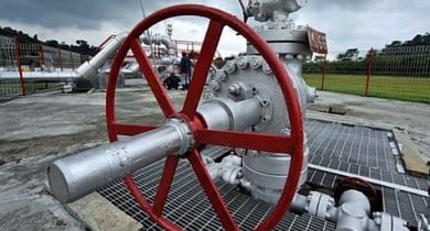 Азаров говорит, что газовый вопрос с Россией решен.