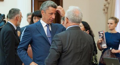 Николай Азаров поручил Бойку усилить поддержку отечественного товаропроизводителя