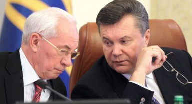 Янукович поручил Азарову с 1 января снизить цену на газ для населения.