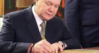 Янукович подписал закон об увеличении госдолга для выпуска евробондов на 3 млрд долларов