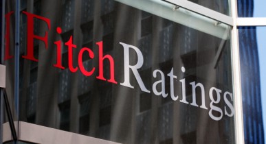 Fitch понизил рейтинги 13 украинских банков с В- до ССС.