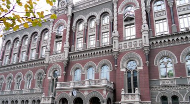Национальный банк возобновил работу крымских банков в системе электронных платежей.