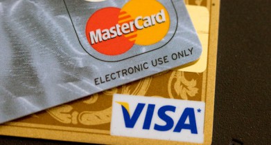 VISA и MasterCard перестали обслуживать клиентов банка «Россия».