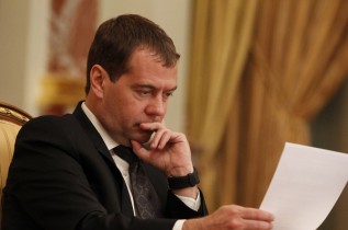 Медведев оценивает общий долг Украины перед РФ в 16 млрд долларов