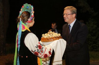 Фюле во главе делегации Европарламента посетит Украину 26 марта