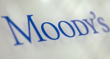 Moody’s опустило рейтинг страны до уровня Греции и Кипра