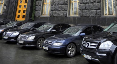 Миндоходов продаст 1228 автомобилей чиновников