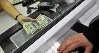 В УКБС обеспокоены судьбой валютных вкладчиков