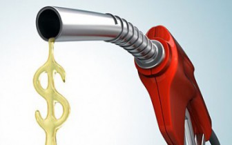 Крупнейшие сети АЗС снижают цену бензина