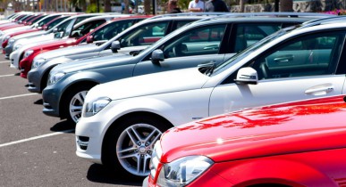 Продажи новых авто в Украине сократились вдвое с начала года