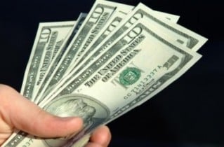 НБУ продал банкам в ходе интервенции доллары по 12,93 гривен