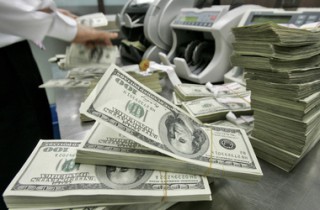 Нацбанк может отменить ограничения на снятие валютных депозитов