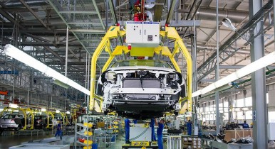 Производство легковых авто сократилось на 77%