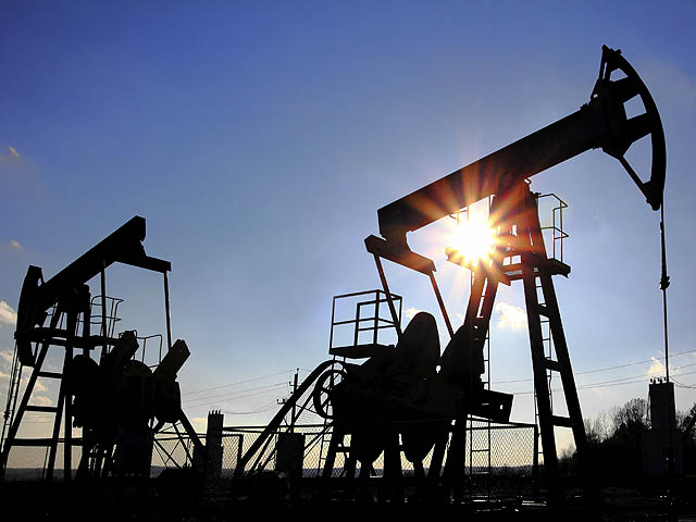 Эксперты: нефть может подешеветь до 60$