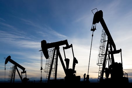Цены на нефть снижаются за счет повышения запасов в США