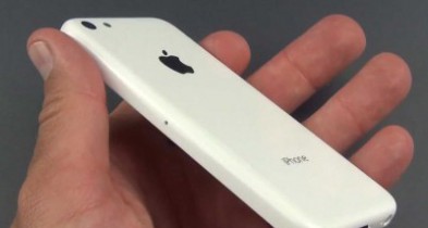 В Apple заявили, что не знали о возможности спецслужб следить за владельцами iphone.