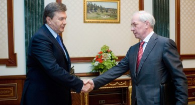 Янукович потребовал от Азарова ускорить принятие госбюджета.