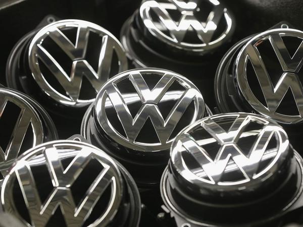 Автоконцерн Volkswagen договорился с 13 банками о привлечении бридж-кредита в размере 20 млрд евро.