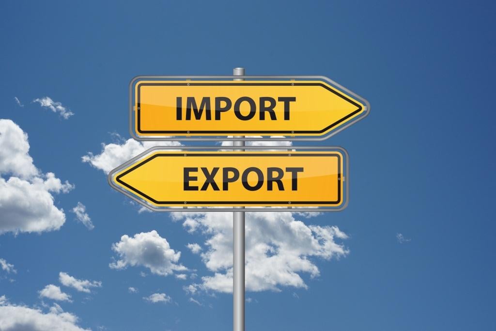 Экспорт товаров превысил импорт на 293,2 млн долларов