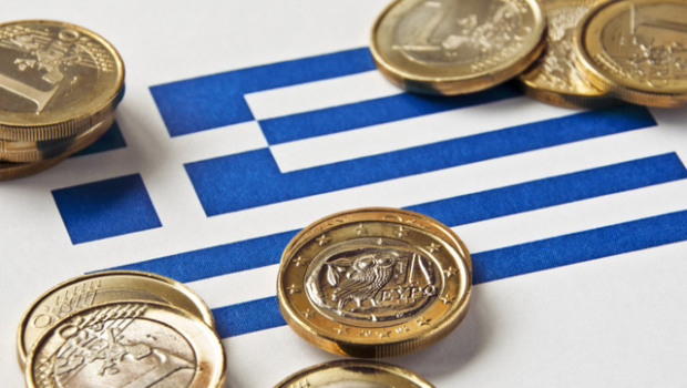 Евро опустился по отношению к доллару из-за выборов в Греции