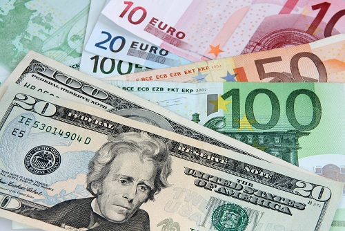 Евро дорожает к доллару на новостях из Швейцарии