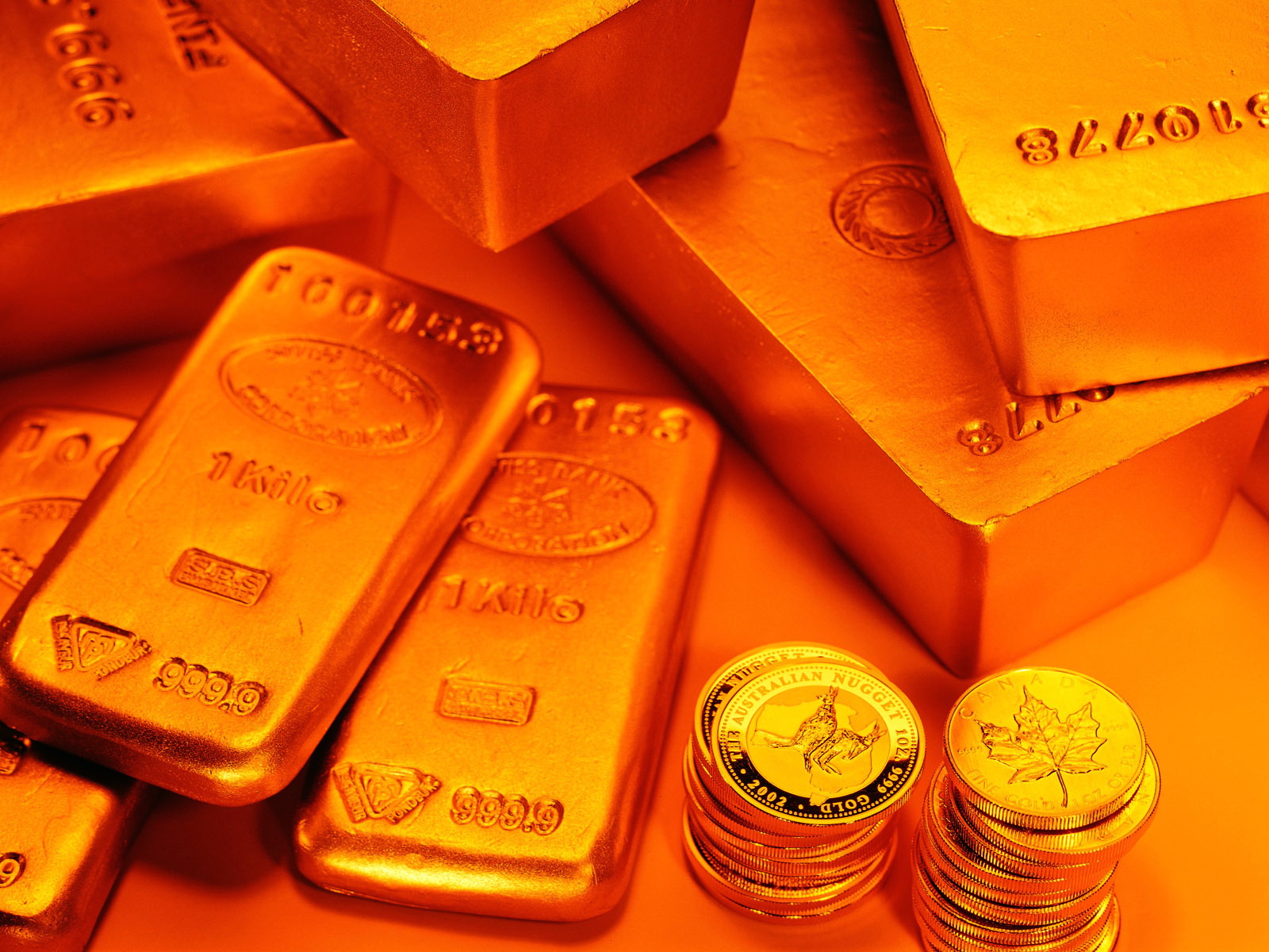Привлекательность золота как надежного актива растет