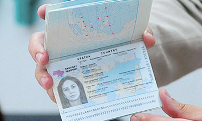 Польша одобрила украинские биометрические паспорта