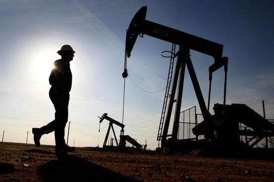 Цены на нефть растут из-за сокращения расходов энергокомпаниями