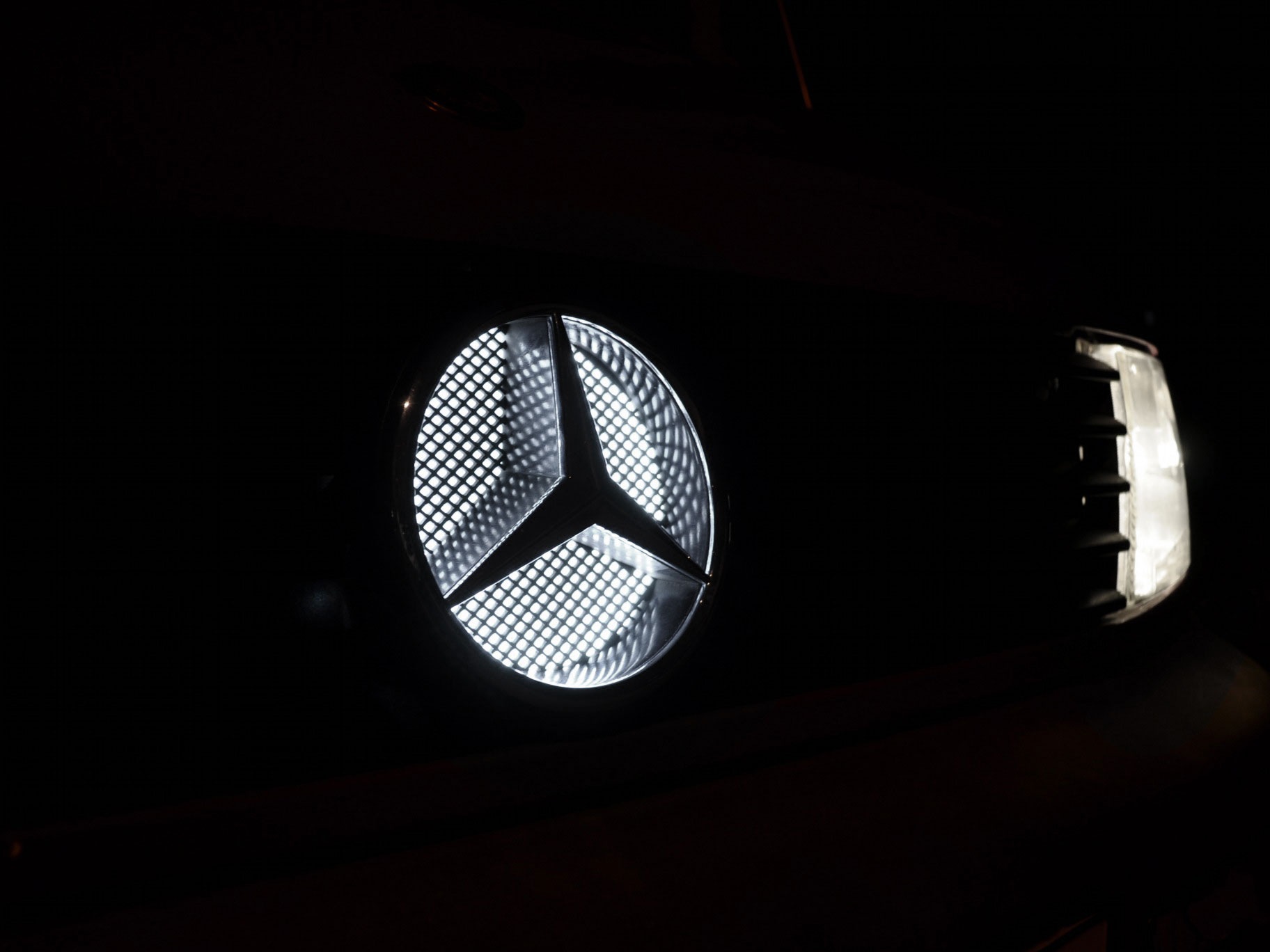 Mercedes-Benz отозвал почти 150 тысяч седанов из-за угрозы возгорания