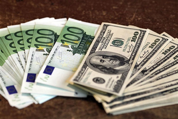 Доллар растет по отношению к другим валютам