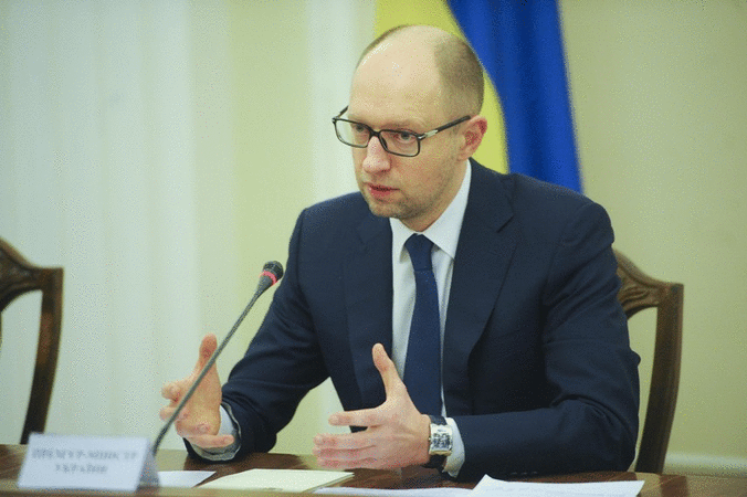 Яценюк: мы стабилизировали валютный курс, но все зависит от ситуации на Донбассе