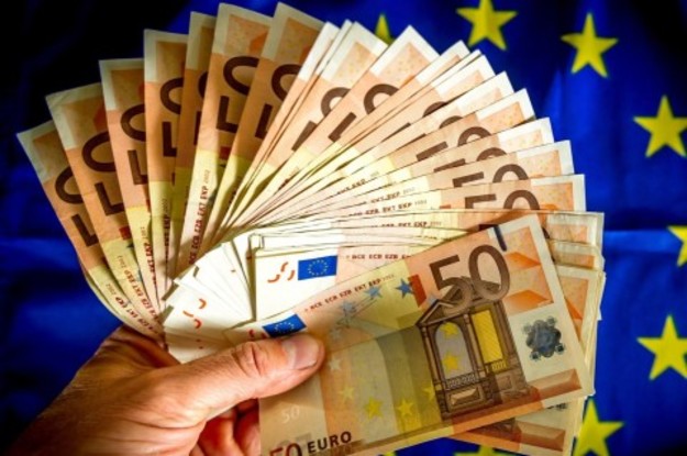ЕС официально утвердил бридж-кредит Греции на 7 млрд евро
