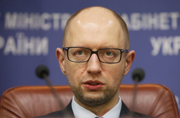 Яценюк пригрозил дефолтом в случае не голосования Рады за законопроекты о реструктуризации