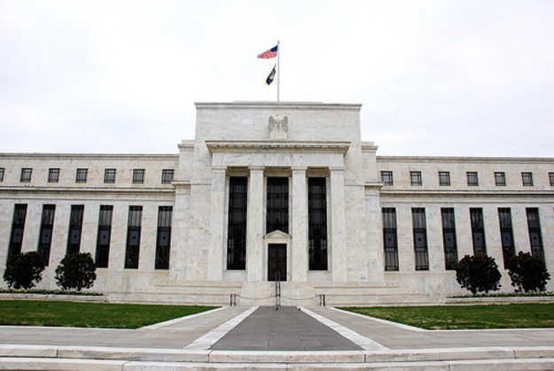 ФРС США оставила базовую ставку на рекордно низком уровне