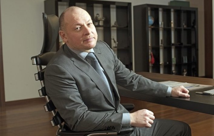 Глава правления ПриватБанка Александр Дубилет в интервью изданию Forbes.ua рассказал о работе в непростых условиях, кредитах населению, конкурентах крупнейшего в стране банка и о новых технологиях в бизнесе.