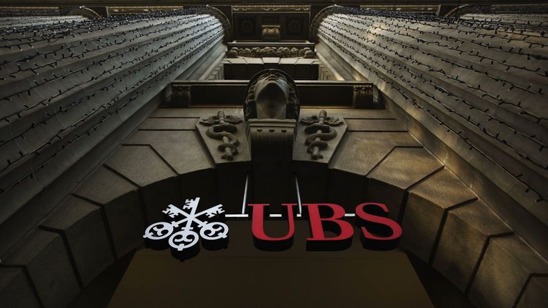 Швейцарский банковский гигант UBS обвиняют в отмывании денег и организации мошенничества с налогами в Бельгии.