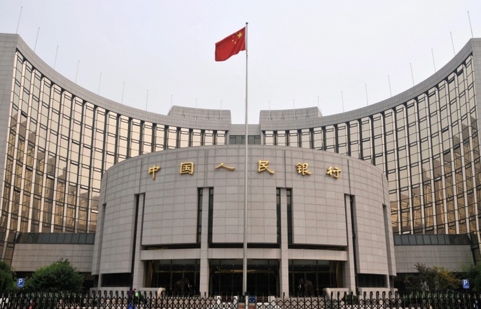 Центральный банк Китая в пятый раз с февраля 2015 года уменьшает необходимый резерв банков в попытки оживить замедляющиеся темпы роста экономики.