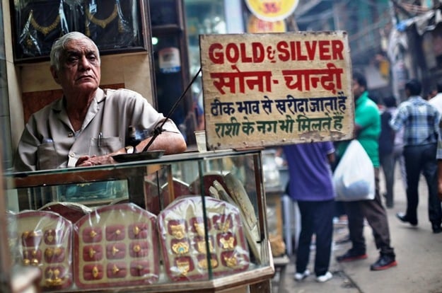 Индийский наибольший рынок золота закрылся на забастовку во вторник в знак протеста против акцизного налога в 1%, который собирается ввести премьер-министр Индии Нарендра Моди.