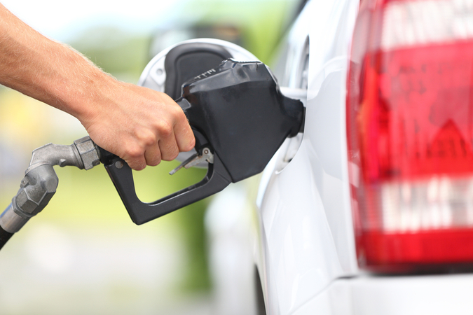 Средние цены на АЗС на бензин марки А 95 и А 92 выросли на 0,001% каждый.