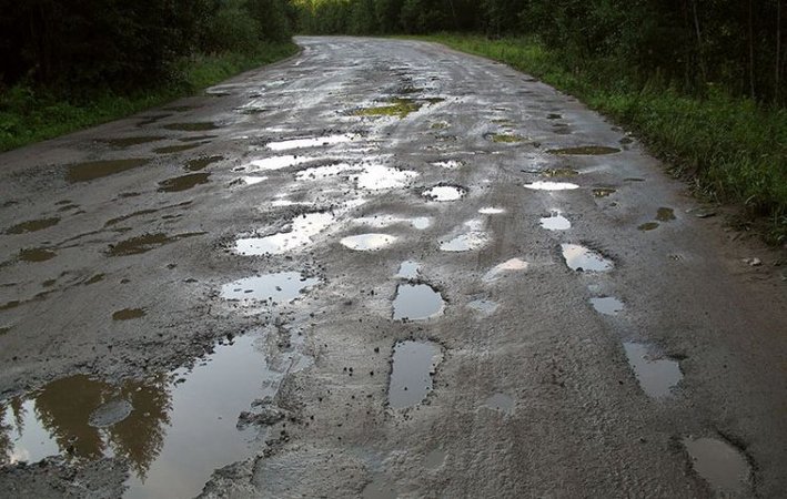 Кабинет министров принял распоряжение, которым выделил 6,5 млрд грн на финансирование ремонта дорог.