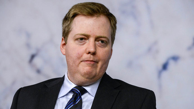 Премьер-министр Исландии Сигмюндюр Давид Гюннлёйгссон подал в отставку после публикации «панамский документов».