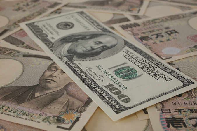 Доллар упал до 108 иен – самый низкий уровень за последние 11-12 лет.