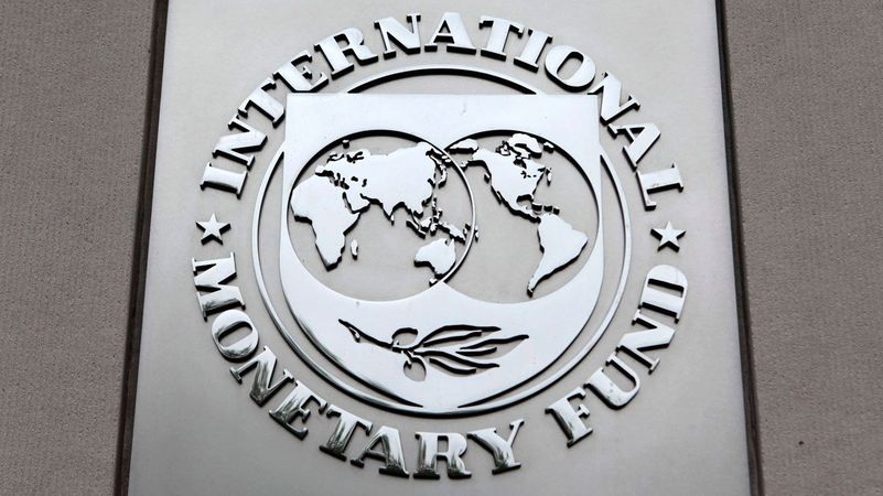МВФ считает, что страны с развитой экономикой столкнулись с тройной угрозой — низкий экономический рост, низкий уровень инфляции и высокий уровень государственного долга.