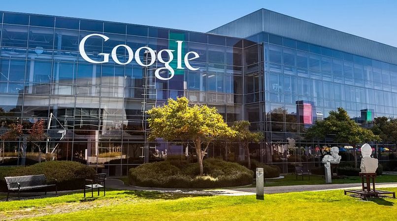 Европейская комиссия может оштрафовать Google на рекордных €3,4 млрд из-за нарушения антимонопольного законодательства.
