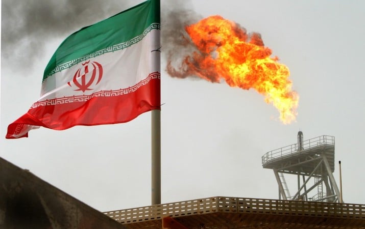 Иран на планирует замораживать уровень добычи и экспорта нефти.