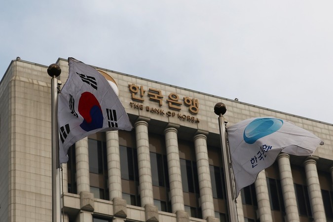 Центральны банк Южной Кореи неожиданно урезал базовую процентную ставку.