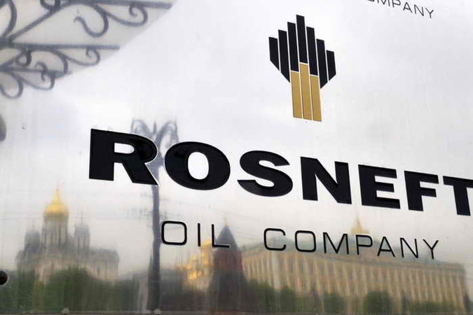 По данным источников Bloomberg, Россия может продать 19,5% госкомпании «Роснефть» Китаю и Индии.