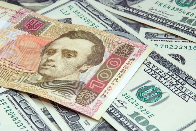 Национальный банк повысил официальный курс гривны на 2 копейки до 24,78 грн/$.