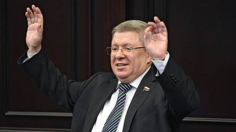 Заместитель председателя Центрального банка России Александр Торшин управлял «грязными» денежными потоками, во время своего сенаторства от Единой России.