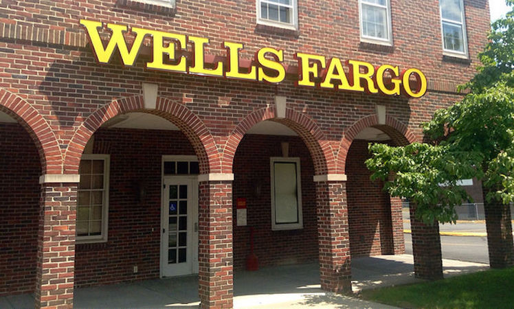 Крупнейший американский банк по капитализации, Wells Fargo, отменит все цели по продажам для своих розничных банкиров, начиная со следующего года.